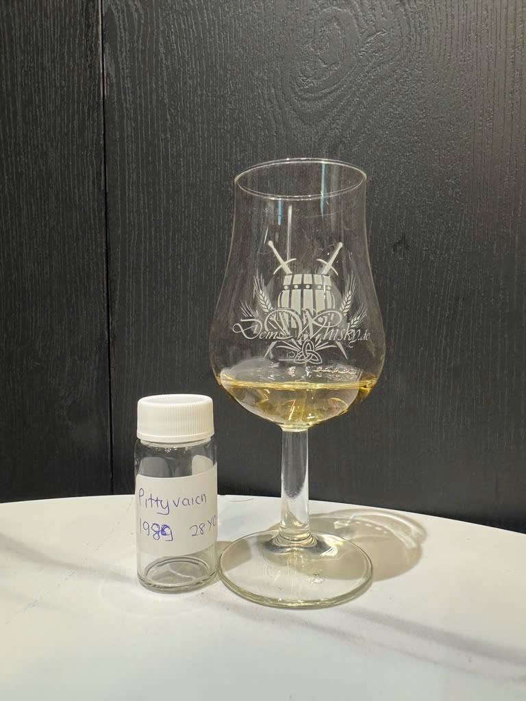 Client photo: Pittyvaich 1989, 28 years; tasting sample and glass.