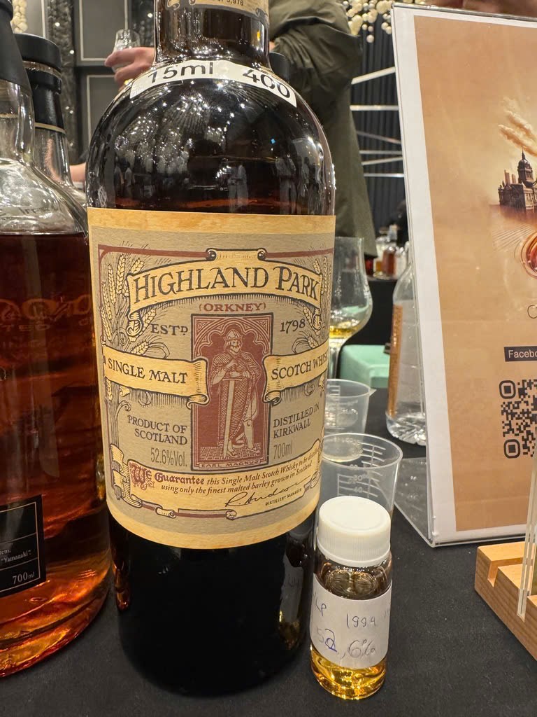 Client photo: Highland Park Earl Magnus 1994; bottle view.