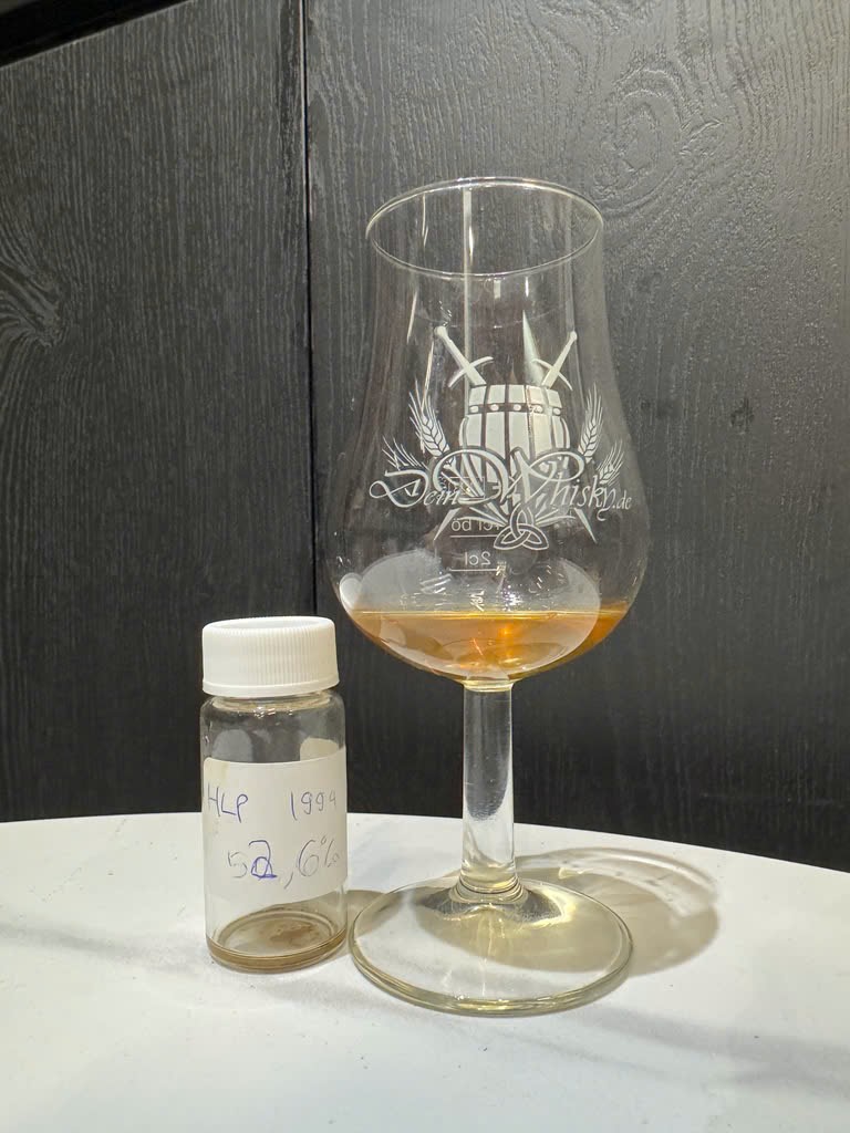 Client photo: Highland Park Earl Magnus 1994; tasting sample and glass.