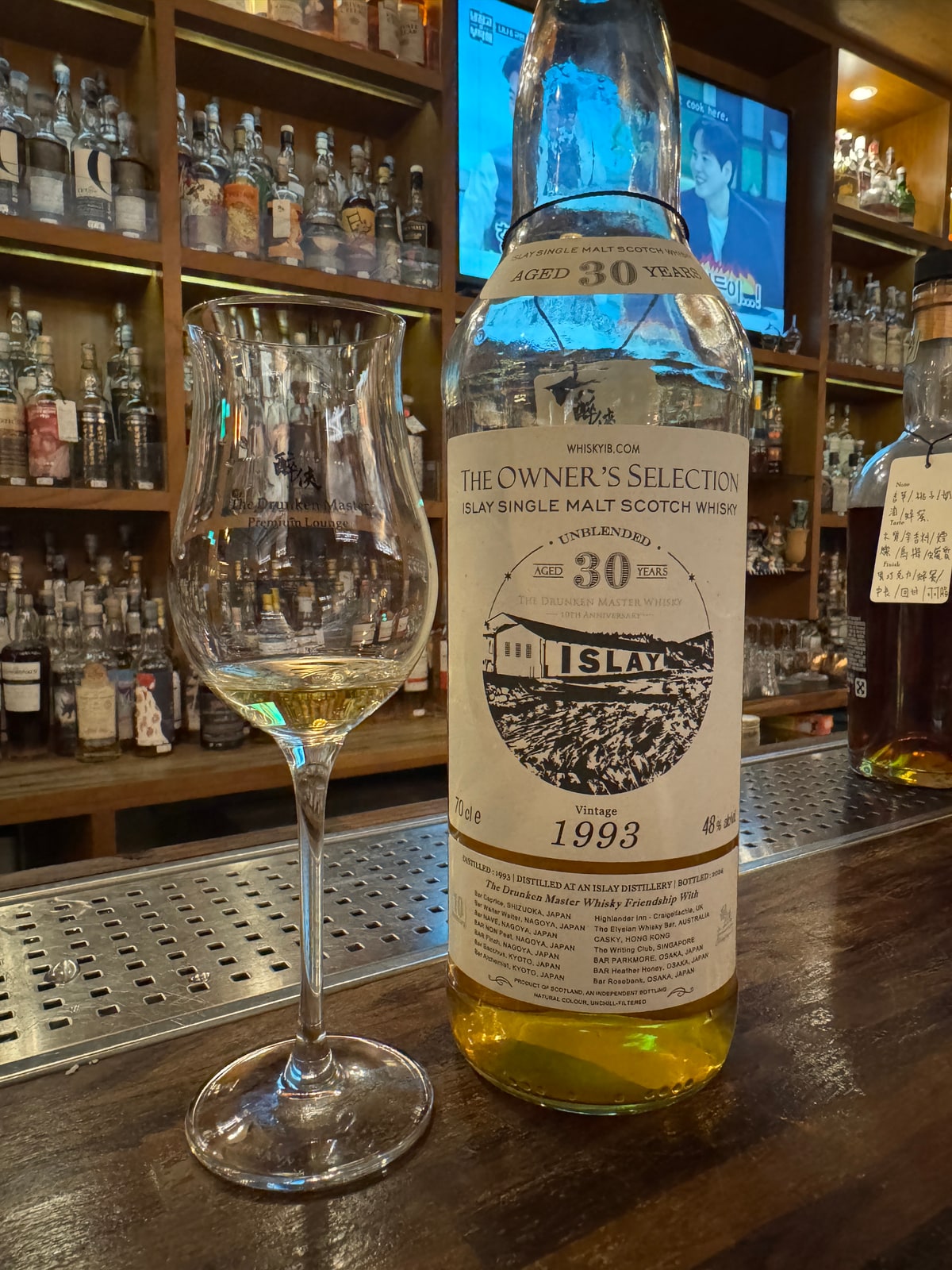 The Owner’s Selection Islay 30/1993; distillery undisclosed; top clipped. | Client-supplied original