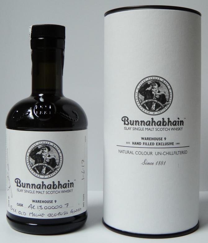 TOModera bottle and tin photo: Bunnahabhain Warehouse 9 Hand Filled Exclusive. The review lists 13 years, bottled 2017, 55.2%, cask AR13000007; handwritten label details are partly hidden. Full source frame.