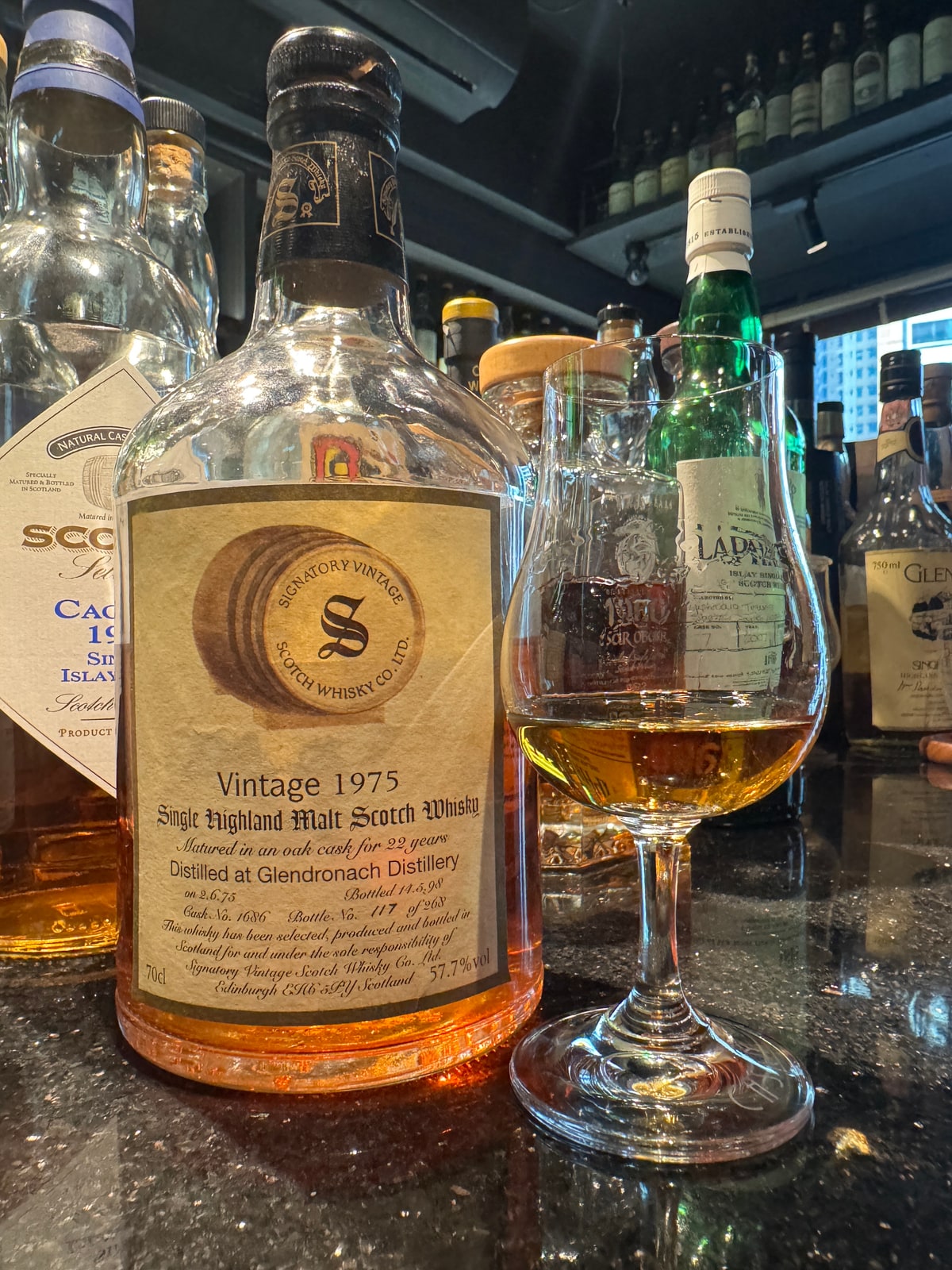 Signatory Vintage Glendronach 1975 1998 22 Years Old 57,7% Cask 1686 — bottle label