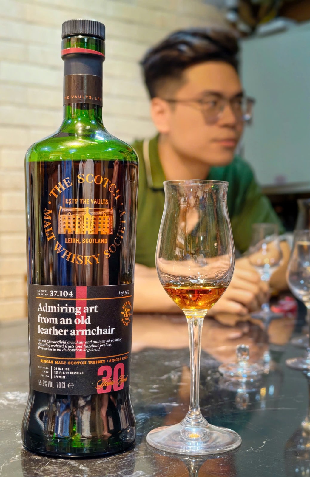 Client photograph of SMWS 37.104 'Admiring art from an old leather armchair' Cragganmore 1987 30 Years Old 55,9%.