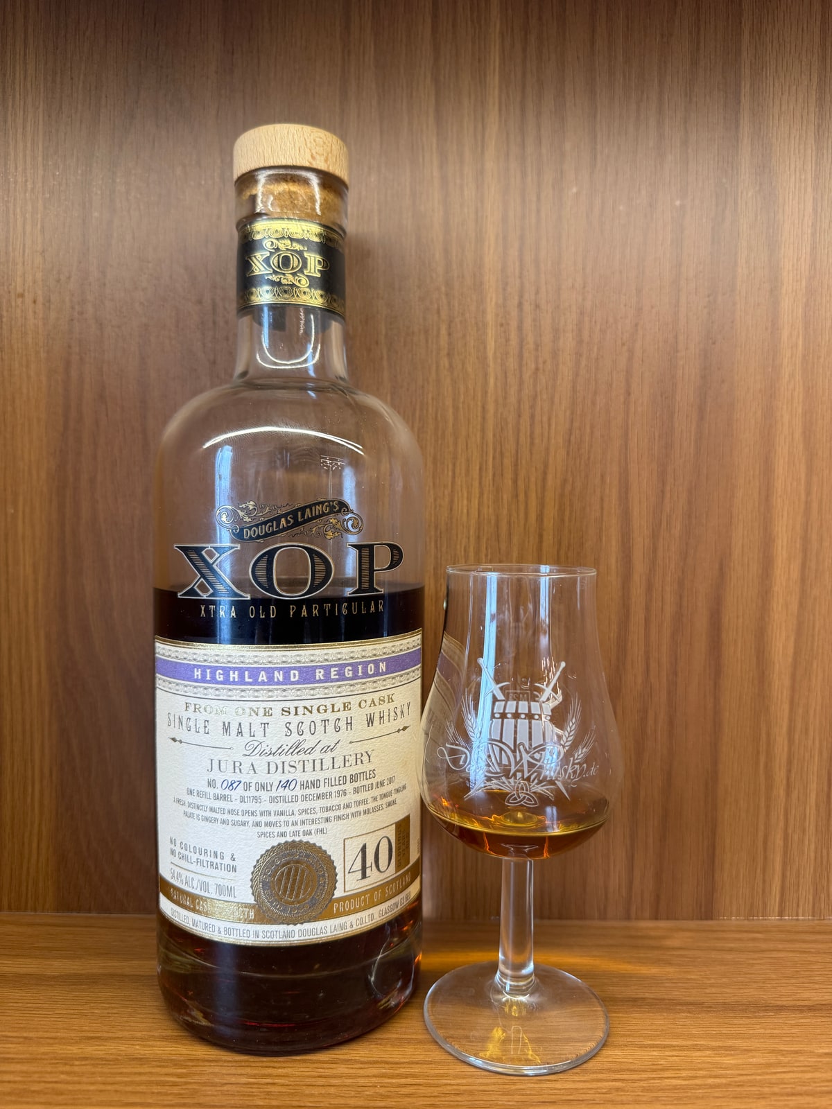 Douglas Laing XOP Jura 1976 2017 40 Years Old 54,4% Cask DL 11795 — bottle label