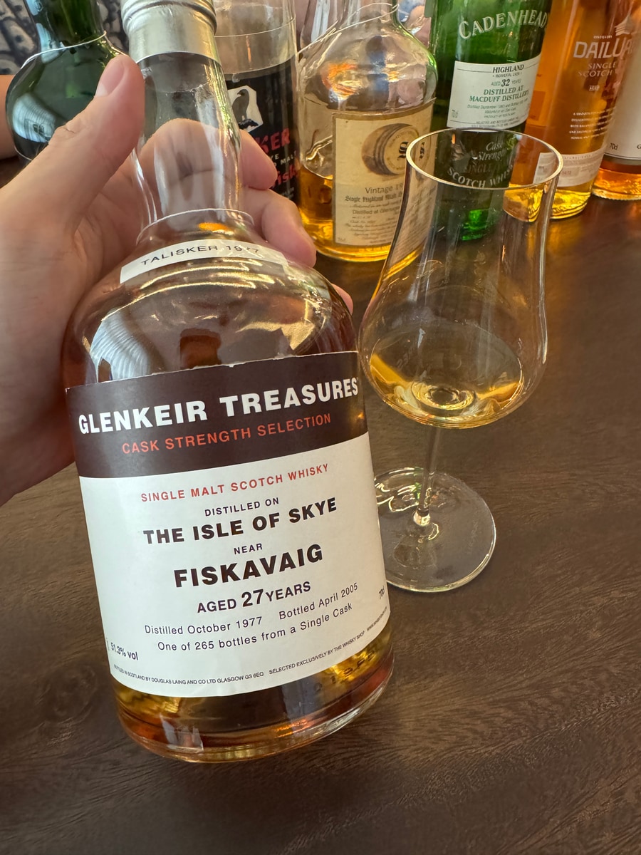 Client photo: Glenkeir Fiskavaig 1977/2005, 27/51.3%; handwritten Talisker strip.
