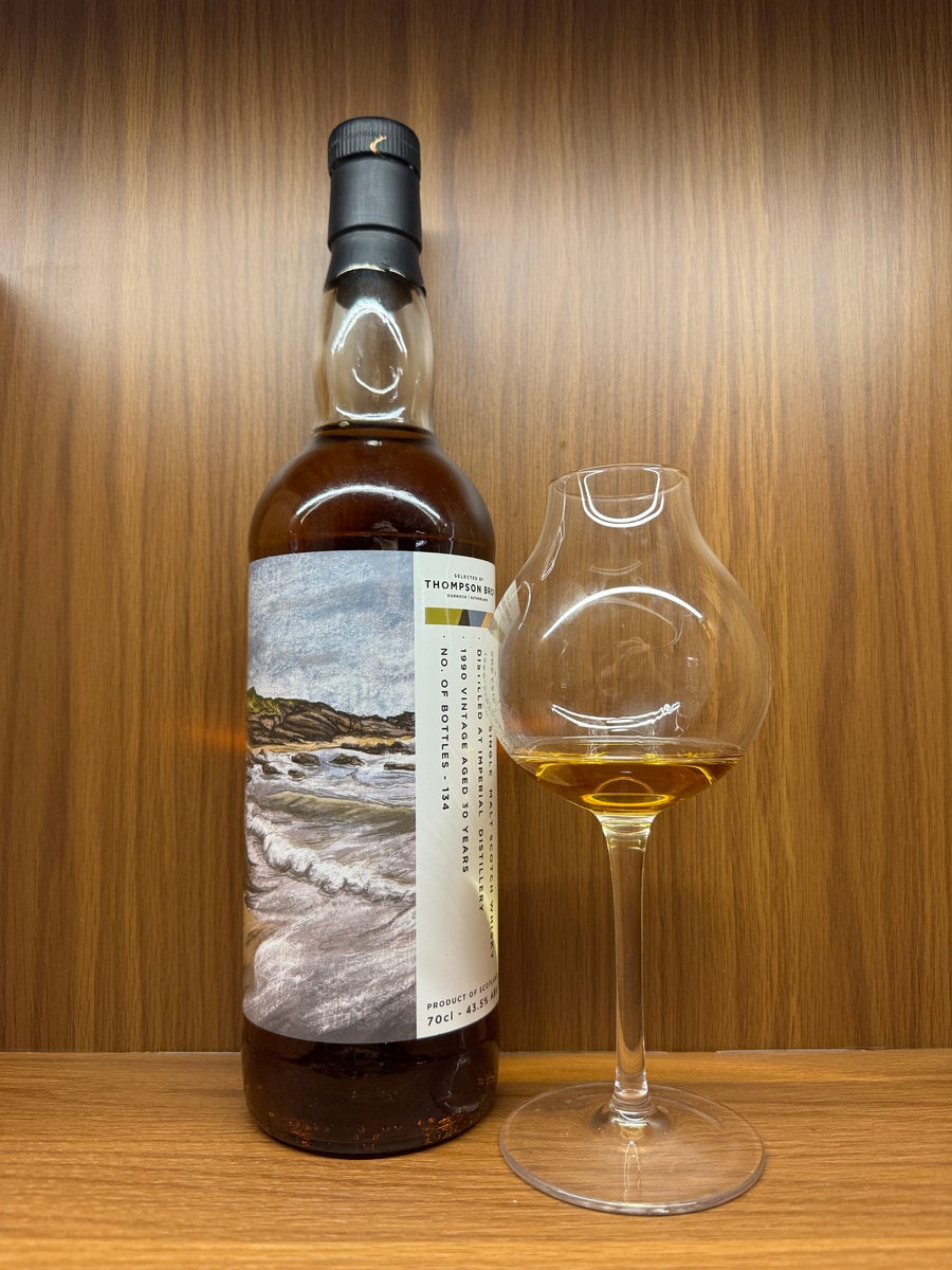Client photo: Thompson Bros Imperial 1990, 30/43.5%, with glass.