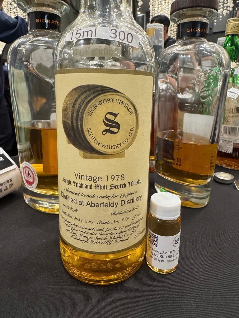 Client photo: Signatory Vintage Aberfeldy 1978; bottle view.