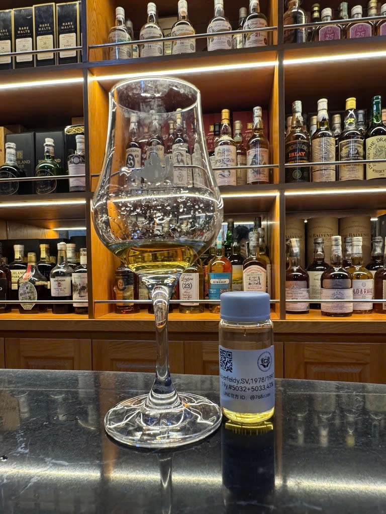 Client photo: Signatory Vintage Aberfeldy 1978; tasting sample and glass.