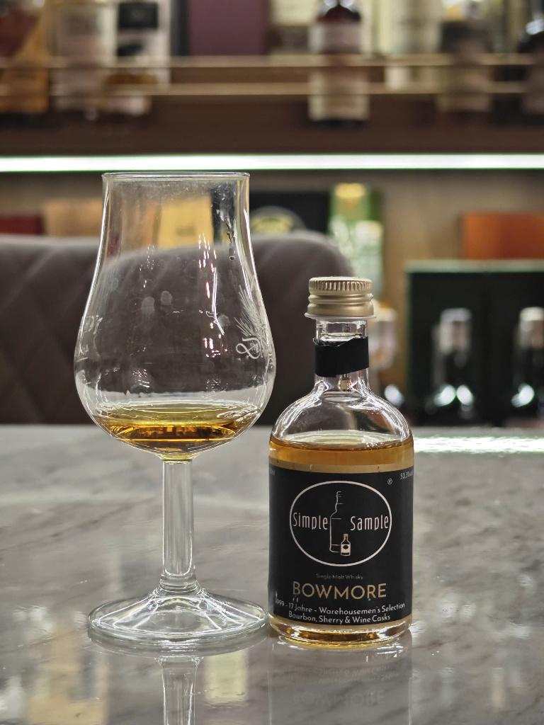Client photo: Simple Sample Bowmore 1999, 17 years, Warehousemen's Selection, 51.3% sample bottle beside a nosing glass.