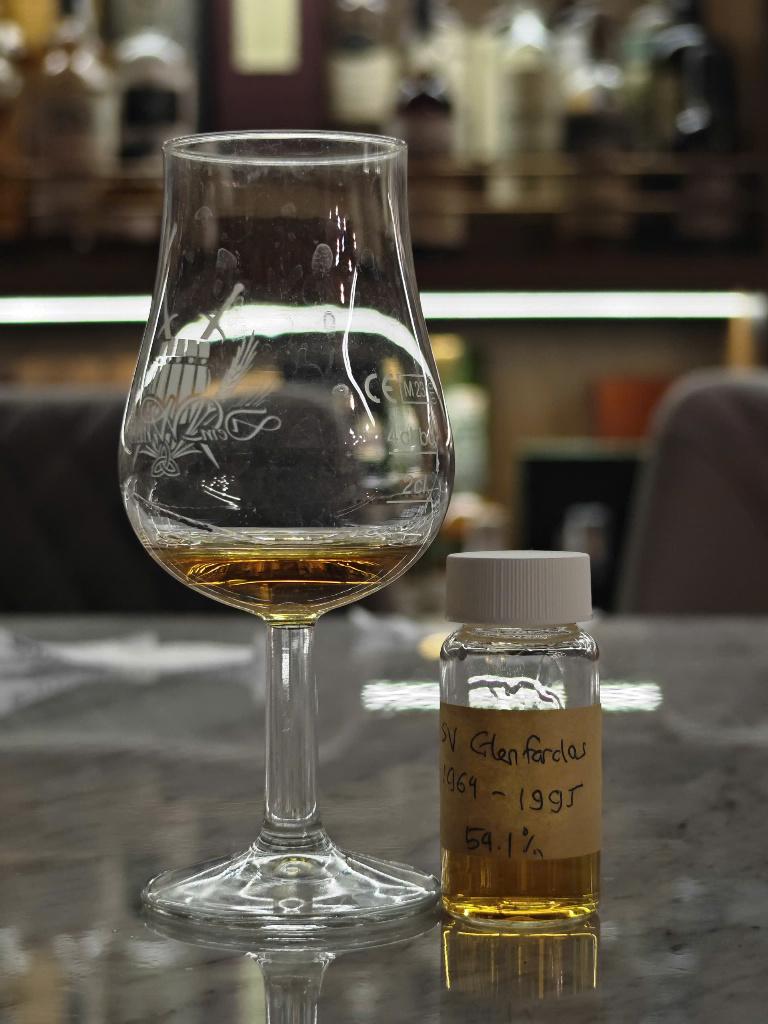Client photo: tasting sample labelled SV Glenfarclas 1964–1995 54.1% beside a nosing glass.