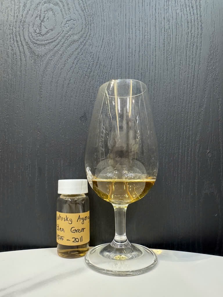 Client photo: The Whisky Agency Glen Grant 1975/2011; tasting sample and glass.