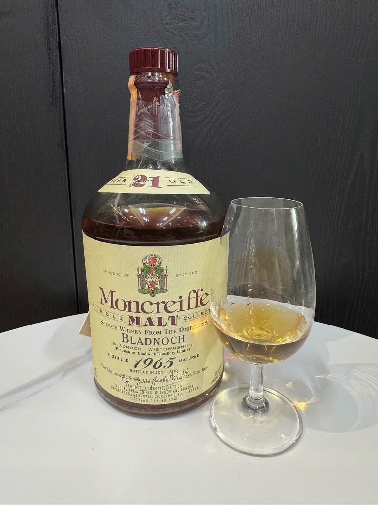 Client photo: Moncrieffe Bladnoch 1965, 21 years; bottle view.